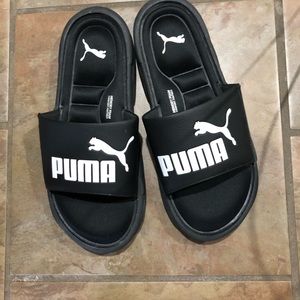Puma slides (NEW)